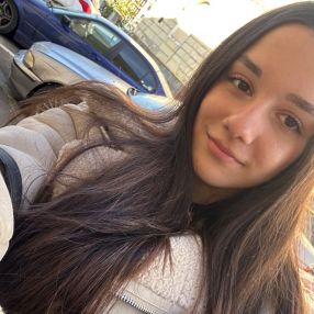 Rebeca, Babysitter în Brașov