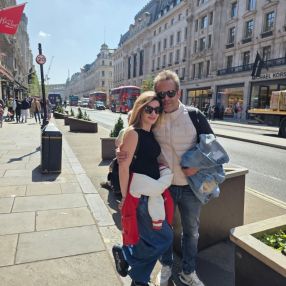 Alexandra, Familie în Popești-Leordeni