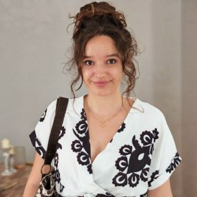 Larisa, Babysitter în Pantelimon