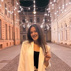 Teodora, Babysitter în Simeria