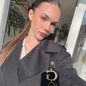 Daria, Babysitter în Petroșani