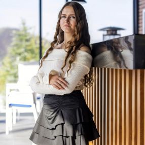 Claudia, Babysitter în Onești