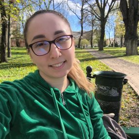 Evelin, Babysitter în Carei