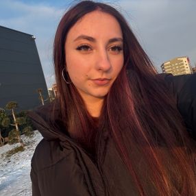 Alesia, Babysitter în Curtea de Argeș