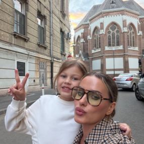 Rebeca, Family in Arad
