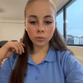 Naomi, Babysitter in Rediu