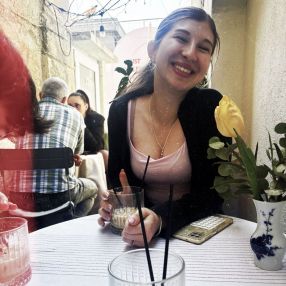 Irina, Babysitter în Otopeni