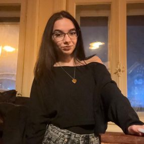 Ana, Babysitter în Breaza