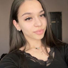 Andra, Babysitter în Simeria