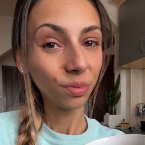 Emese, Babysitter in Dej