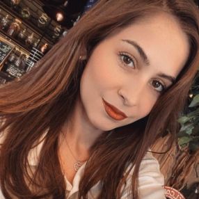 Rebeca, Babysitter în Brașov