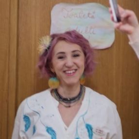 Cornelia, Babysitter în București