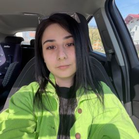Sharon Christine, Babysitter în Simeria