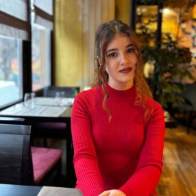 Denisa, Babysitter in București