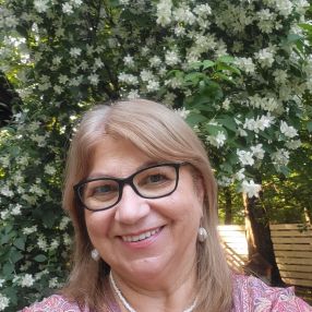 Simona, Babysitter in Șelimbăr