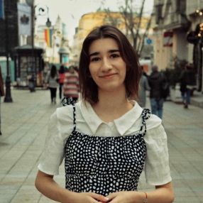 Larisa, Babysitter în Botoșani