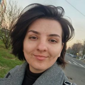 Adina, Babysitter în Popești-Leordeni
