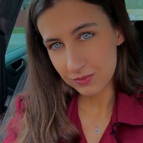 Alexandra, Babysitter în Vladimirescu