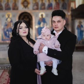 Laura-Maria, Familie în Florești