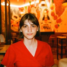 Camelia, Babysitter in Baciu