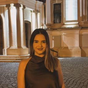 Flavia, Babysitter în Dumbrăvița