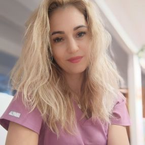Alina, Babysitter în București