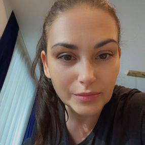 Mirela, Babysitter în București