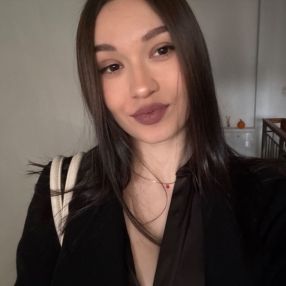 Angelina, Babysitter în Florești