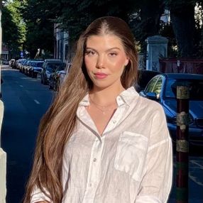 Antonia, Babysitter în București