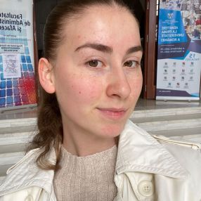 Agache, Babysitter în Focșani