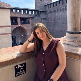 Alexandra, Babysitter în Popești-Leordeni