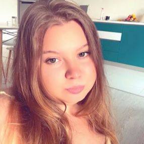 Irina, Babysitter în Florești