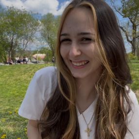 Alexandra, Babysitter în Beclean