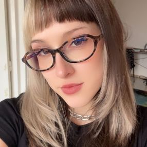 Alexandra, Babysitter in București