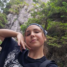 Karina Elena, Babysitter în Simeria