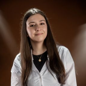 Ines, Babysitter în Brașov