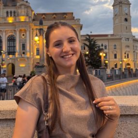 Andra, Babysitter in București