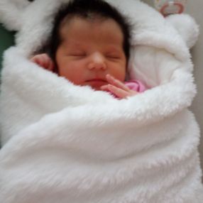 Emy, Babysitter in Arad