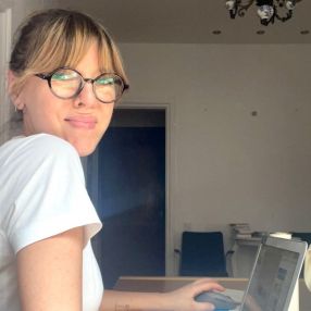 Lana, Babysitter în București