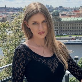 ALECSIA-MARIA, Babysitter în Turda