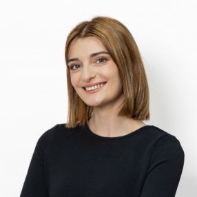 Rahela, Babysitter în Sânpetru