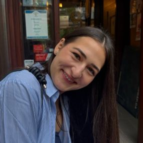Lili-Fanni, Babysitter în Târgu Mureș