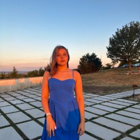 Ainhoa, Babysitter în Moșnița Veche
