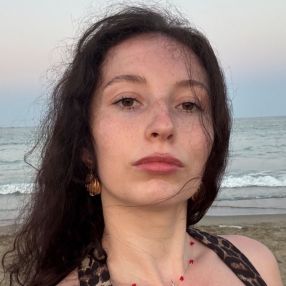 Adriana, Babysitter în Apahida