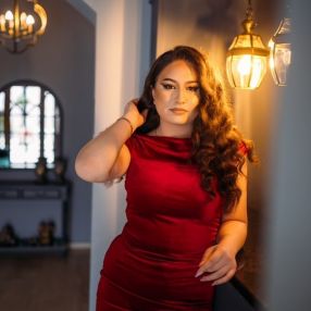 Theodora, Babysitter în Hunedoara