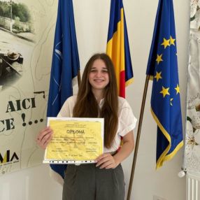 Estera, Babysitter in Arad