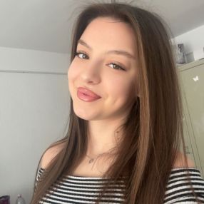 Livia, Babysitter în Curtea de Argeș