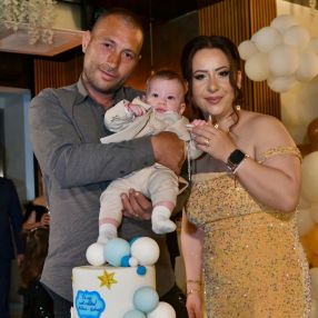 Simona, Familie în Craiova