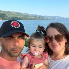 Alina, Familie în Piatra Neamț