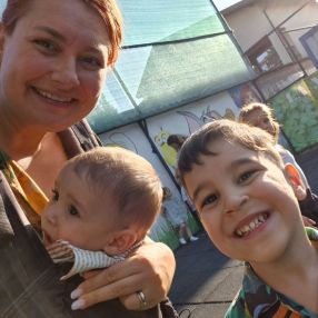Mirela, Familie în București